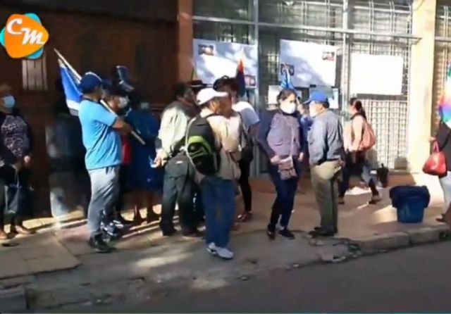 Organizaciones sociales realizan toma del INRA en Tarija