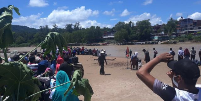 Cientos de bermejeños varados en Aguas Blancas por intervención a "gomones"