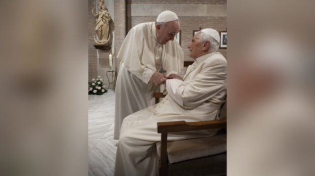 Papa Francisco y Benedicto XVI reciben la primera dosis de la vacuna contra el Covid-19