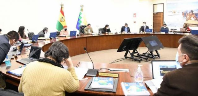 Decreto autoriza teletrabajo y deja a entidades subnacionales limitar horarios y aforos
