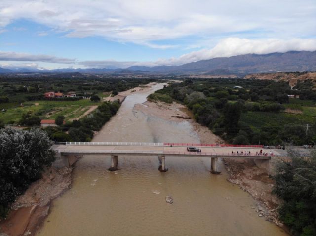 Oliva inaugura el puente La Higuera, obra que conecta a comunidades del valle central
