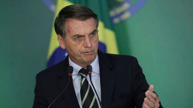 Covid: juristas piden destituir a Bolsonaro