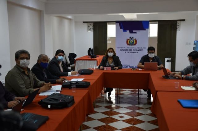 Gobierno y médicos intensivistas coadyuvan medidas conjuntas contra el Covid-19