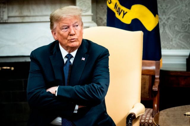Trump deja la Casa Blanca con un 34% de aprobación