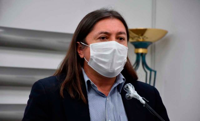 Dictan arresto domiciliario para Rivas