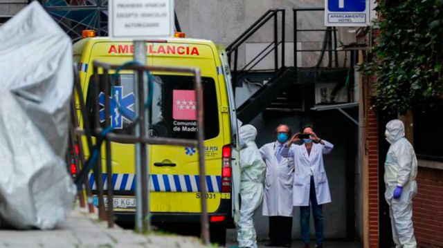 España reporta récord diario de contagios Covid