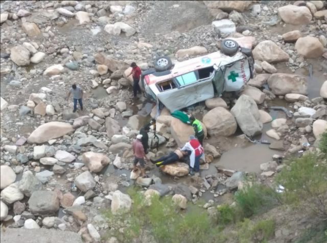 Embarrancamiento de una ambulancia deja un muerto 