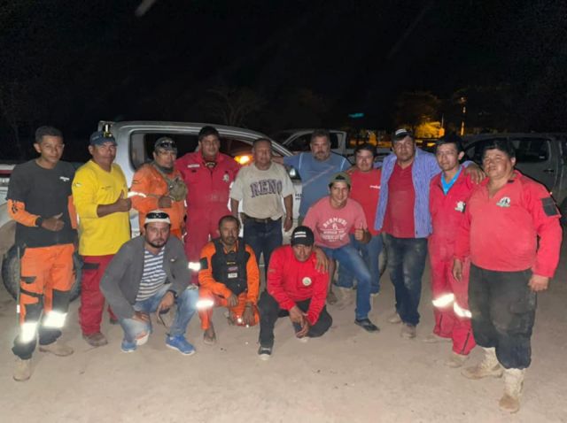 El grupo de rescatistas junto a don Ignacio