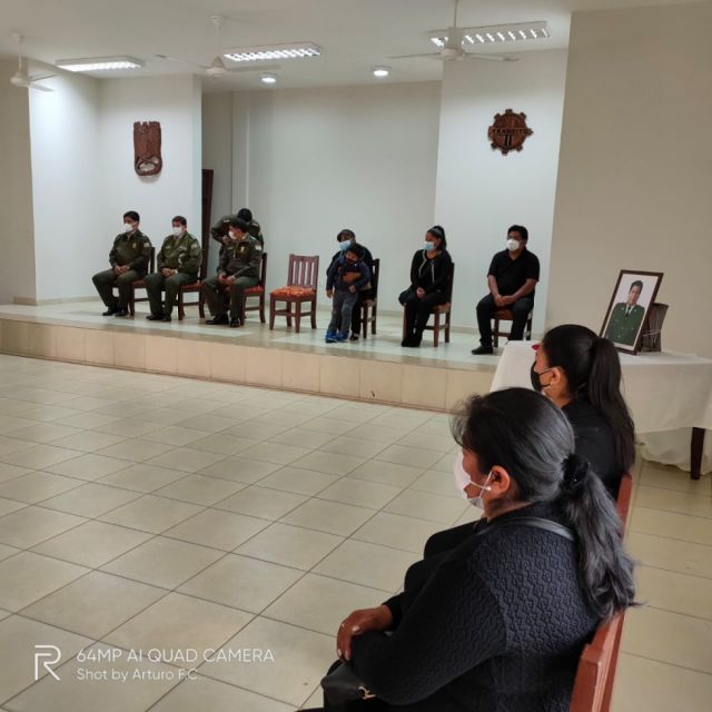 Policía rinde homenaje póstumo a oficial fallecido por Covid en Tarija