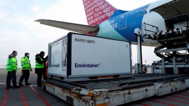 La UE entra “en guerra” con Pfizer y AstraZeneca