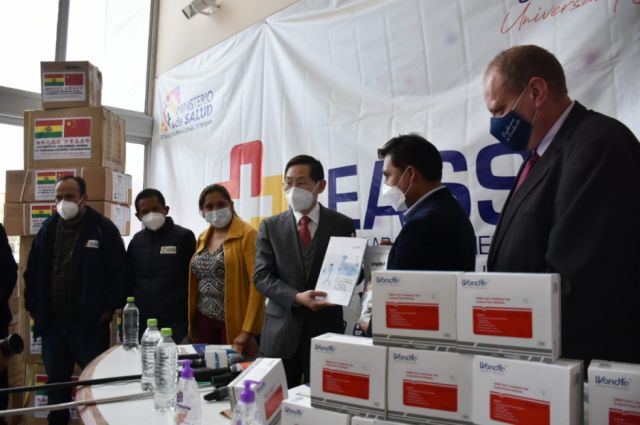 China dona 14 respiradores y 53.000 pruebas PCR a Bolivia