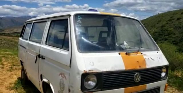 Tarija: Aparece en medio de “la nada” una vagoneta municipal abandonada
