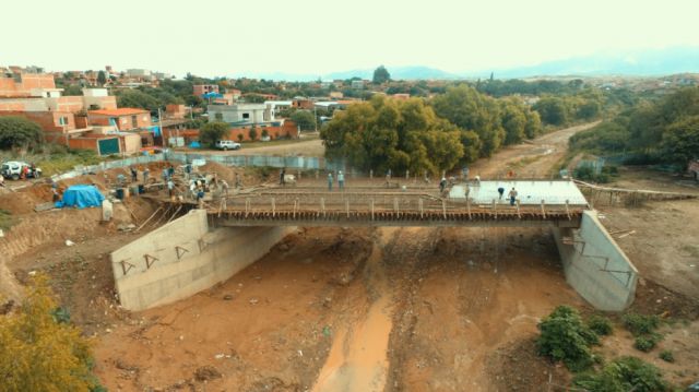 Tarija: Puente Florida – Andaluz que unirá los distritos 8 y 9 ya cuenta con un avance de 85%