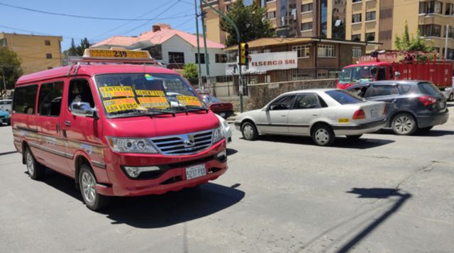 La Paz: suspenden restricción al transporte público