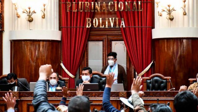 Diputados aprueban Ley de Emergencia Sanitaria, a pesar de objeción de médicos y oposición