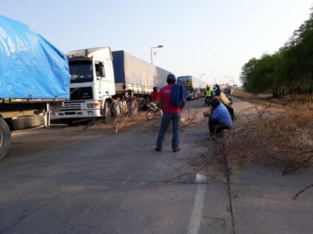 Levantan puntos de bloqueo en la carretera al Chaco que exigía devolución de aportes AFP