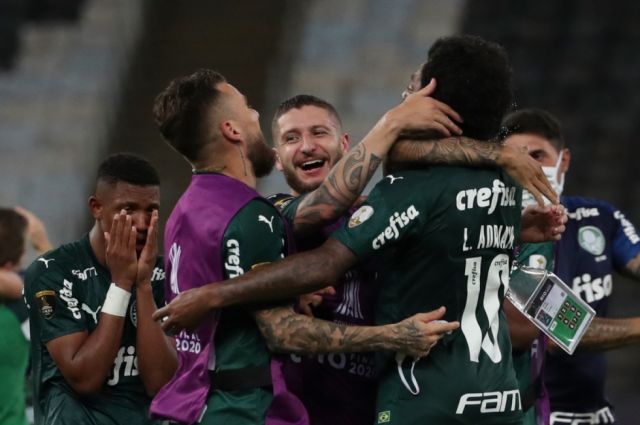 Palmeiras derrotó a Santos en  la última jugada del partido 