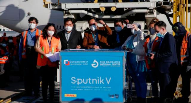 Arce y las vacunas Sputnik V: Del “aguantar” al “respirar tranquilos”