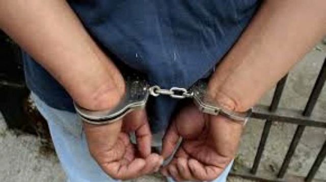 Le dan 30 años de cárcel  por violar a sus tres hijas