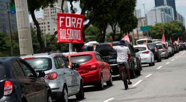 Colectivos exigen juicio político contra Bolsonaro