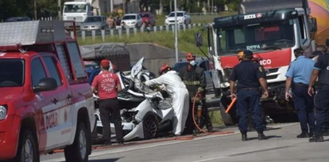 Conductor murió aplastado por un camión