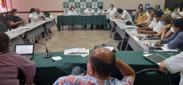 Gobierno ve posiciones políticas en el Colegio Médico tras advertencia de paro