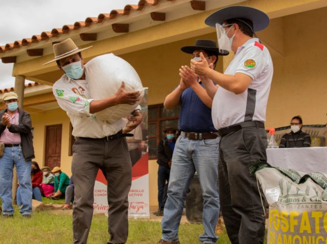 178 familias de Tarija recibieron semillas y fertilizantes