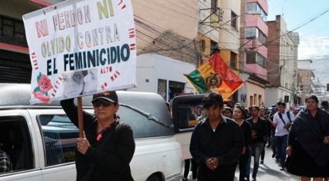 Investigan un feminicidio y asesinato de su esposo 