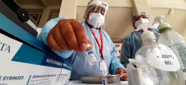 Covid: Tarija, La Paz y Santa Cruz gestionan un millón de vacunas