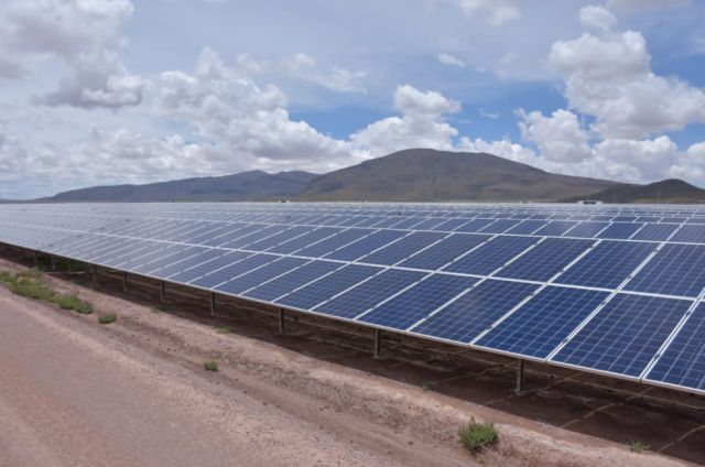 Arce inaugura segunda fase de planta solar fotovoltaica en Oruro