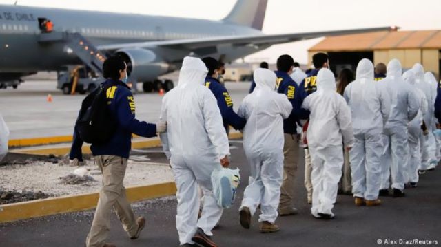 Chile expulsa a migrantes venezolanos y colombianos