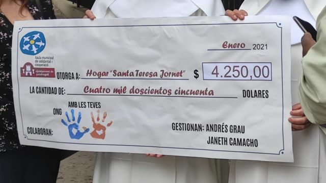 El cheque por 4.250 dólares