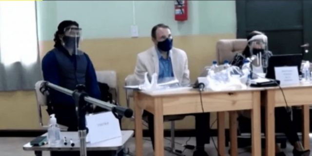 Le decapitó al padre y se  sacó selfies con su cabeza