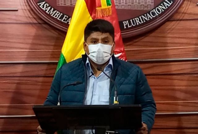 Leonardo Loza niega que Evo Morales nombre embajadores