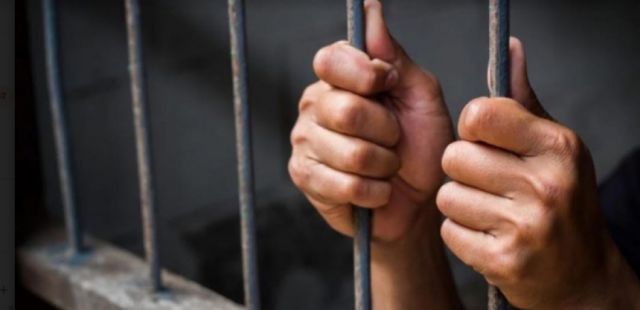 Lo encarcelan por violar a sus nietas de 12 y 15 