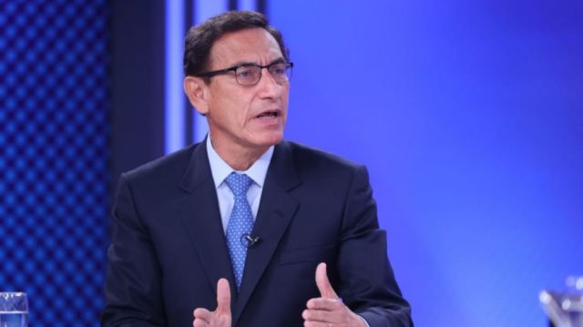 Denuncian a Vizcarra por vacunarse contra el Covid