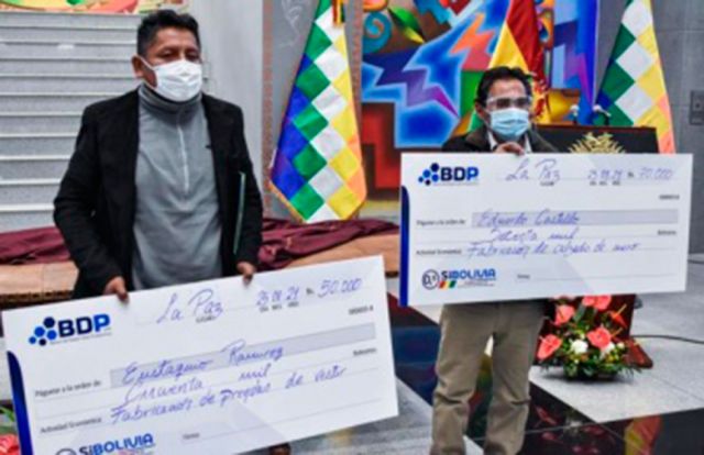 Gobierno entrega créditos a 45 empresas