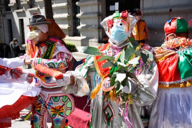 Carnaval y Covid: De la serpentina y mixtura al barbijo y alcohol en gel
