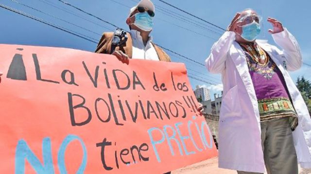 Pese al rechazo, Arce promulga la Ley de Emergencia Sanitaria