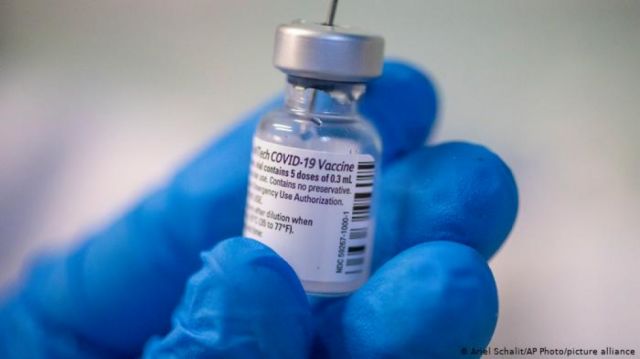Un estudio de Pfizer revela que su vacuna genera menos anticuerpos contra la cepa sudafricana del coronavirus