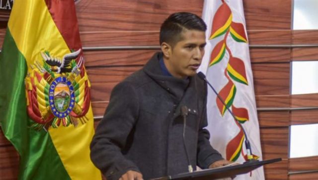 Andrónico llama al sector salud a dialogar y dejar el paro