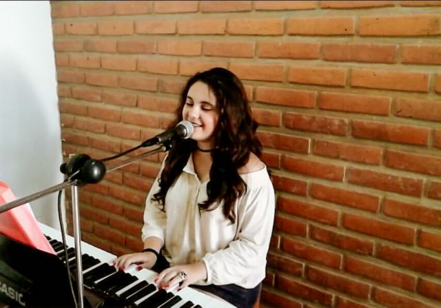 Valeria Lema, música, humor y  arquitectura integradas en redes