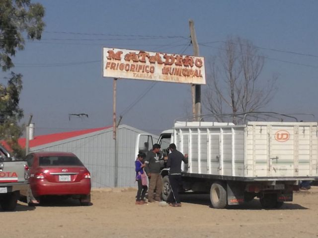 Firman convenio para financiar planta de tratamiento del Matadero Municipal de Tarija