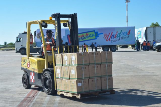 500.000 vacunas anticovid llegaron a Bolivia