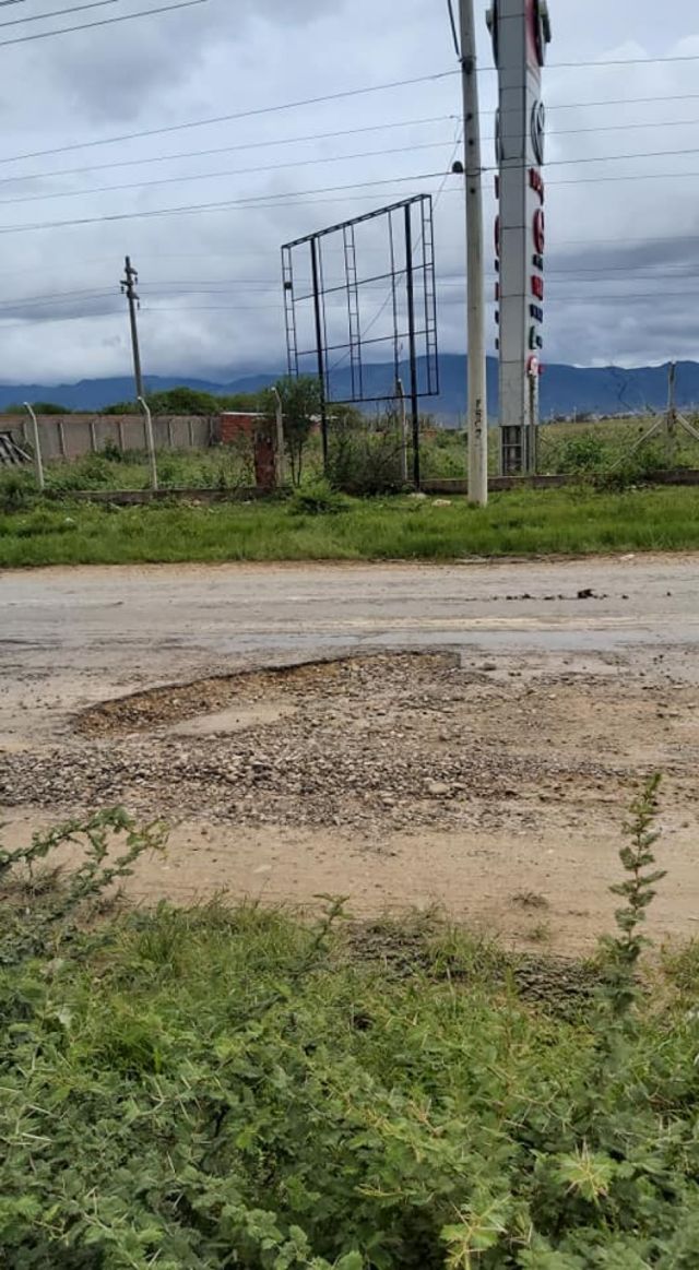 Baches y huecos camino a San Jacinto