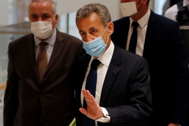 Condenan al expresidente francés Nicolas Sarkozy a un año de prisión y dos en suspensión por corrupción