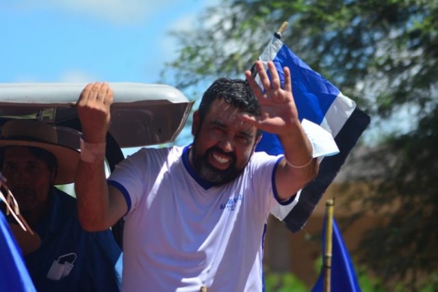 Al filo del cierre de campaña, Ruiz promete bono de Bs 3.500