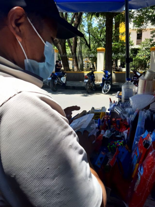 Carlos, su acoplado y los 25 años en la calle Daniel Campos de Tarija