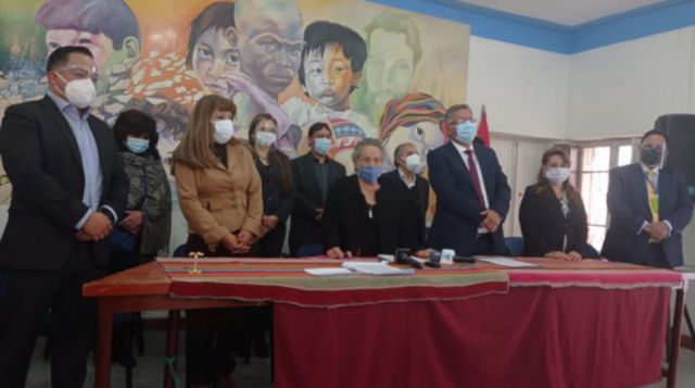 Alistan demanda por racismo tras despido a diplomáticos