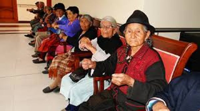 TSE: Personas mayores de 60 años no están obligadas a votar en las elecciones subnacionales